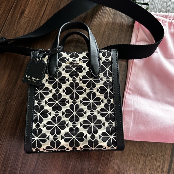 kate spade new york

Mini Manhattan Spade Flower Jacquard Tote - Picture 3 of 7